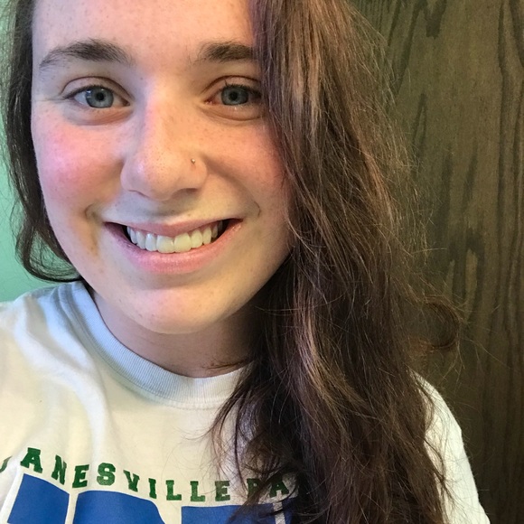 Meet your Posher, Hailey - Picture 1 of 1